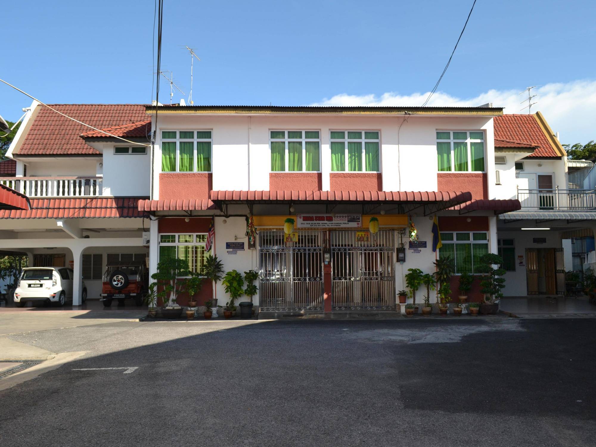 Megastar Inn Vacation Stay Kangar Esterno foto